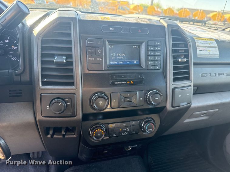 image for item NK9173 2019 Ford F350 Super Duty utility bed pickup truck