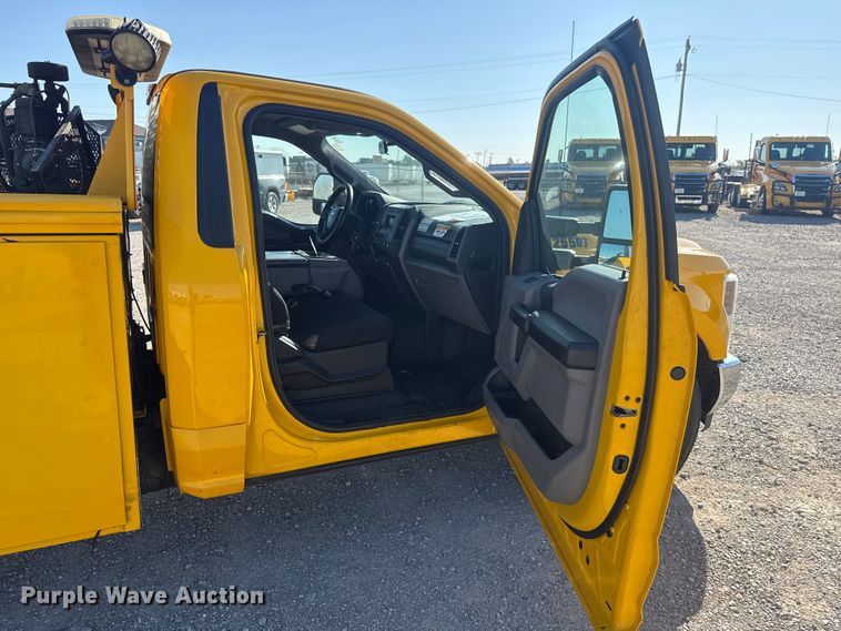 image for item NK9173 2019 Ford F350 Super Duty utility bed pickup truck