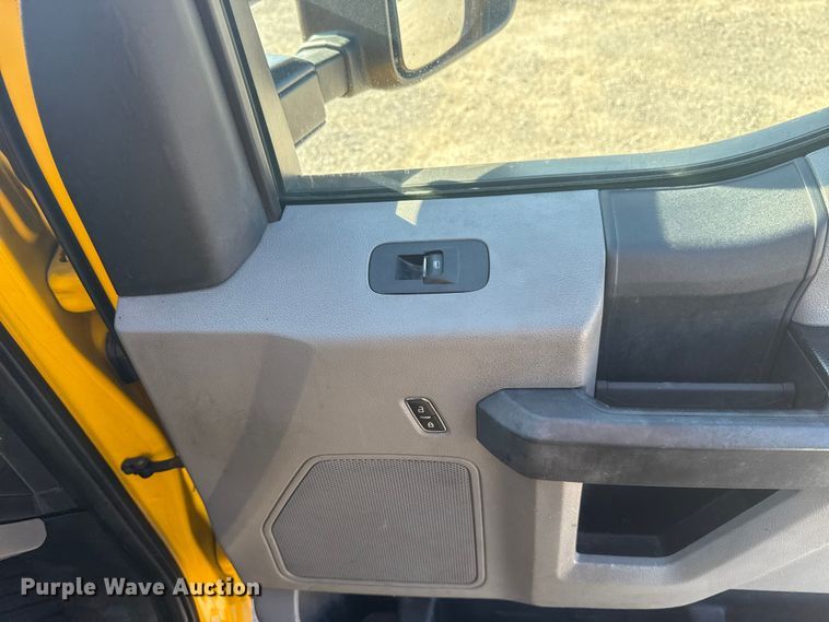 image for item NK9173 2019 Ford F350 Super Duty utility bed pickup truck