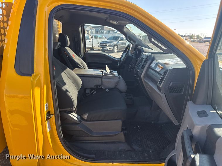 image for item NK9173 2019 Ford F350 Super Duty utility bed pickup truck