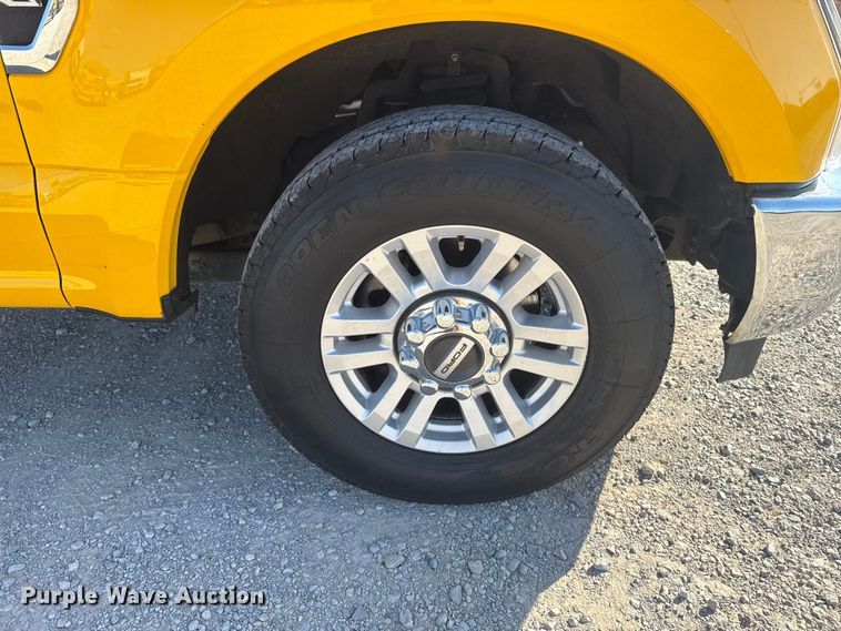 image for item NK9173 2019 Ford F350 Super Duty utility bed pickup truck