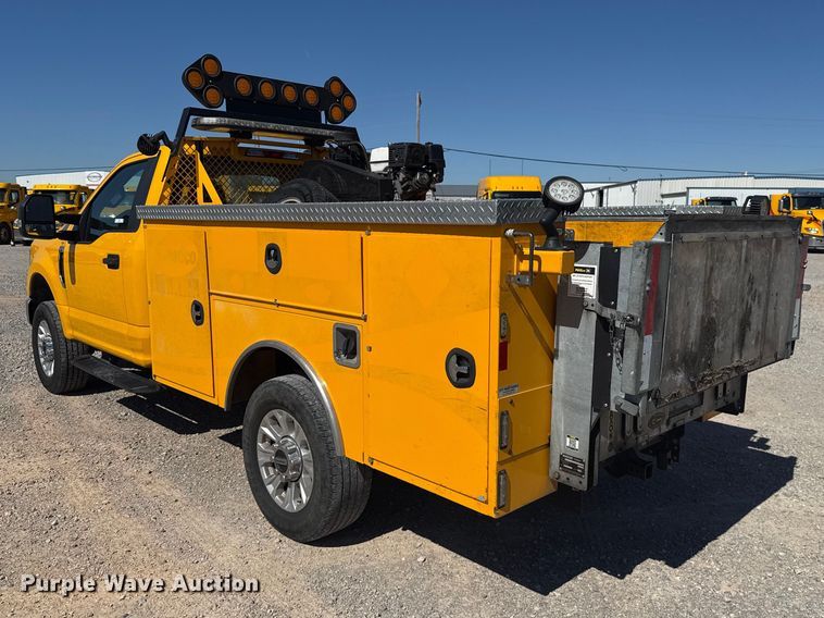 image for item NK9174 2020 Ford F350 Super Duty utility bed pickup truck