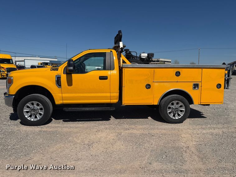 image for item NK9174 2020 Ford F350 Super Duty utility bed pickup truck