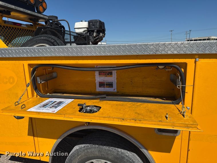 image for item NK9174 2020 Ford F350 Super Duty utility bed pickup truck