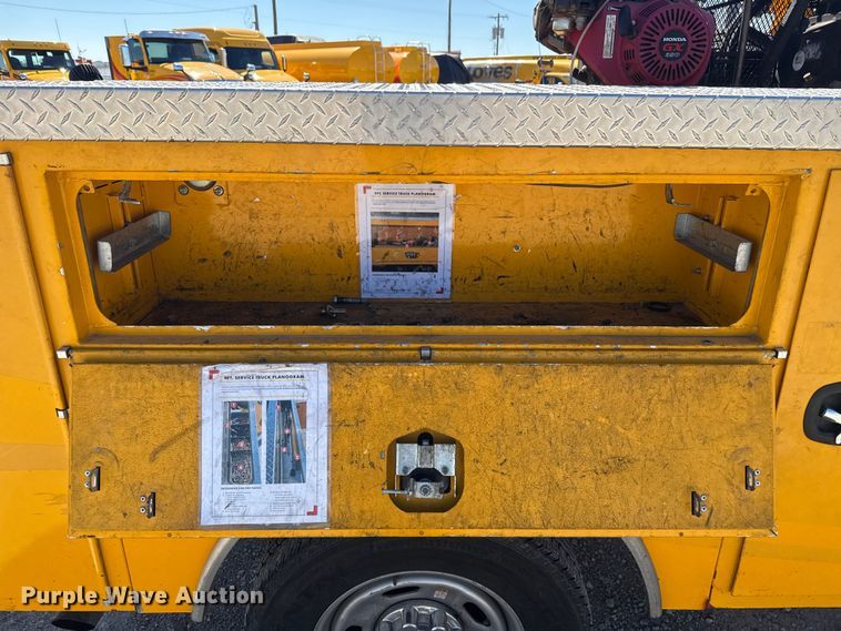 image for item NK9174 2020 Ford F350 Super Duty utility bed pickup truck