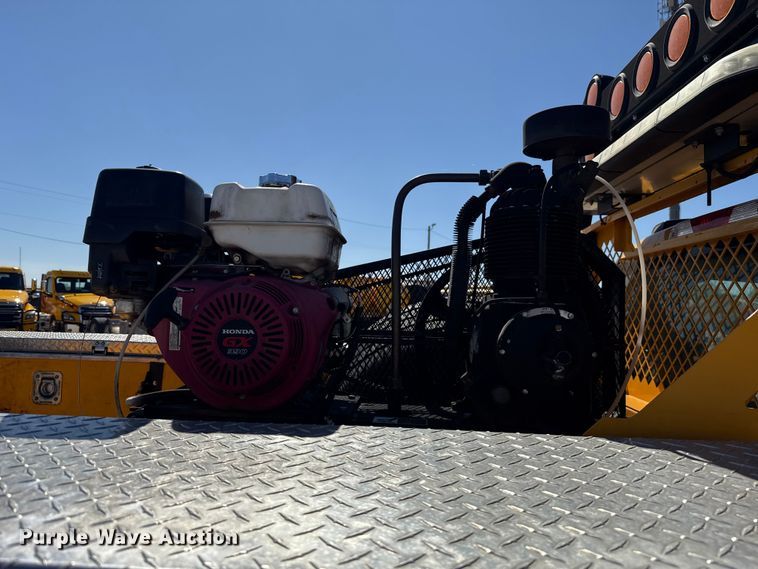 image for item NK9174 2020 Ford F350 Super Duty utility bed pickup truck