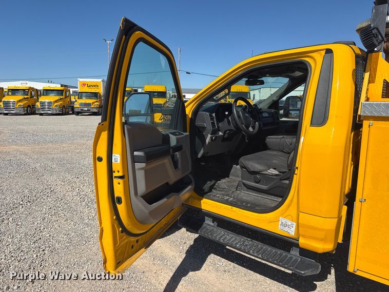 image for item NK9174 2020 Ford F350 Super Duty utility bed pickup truck