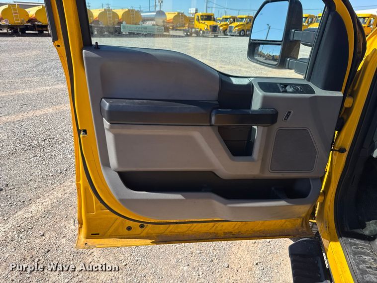 image for item NK9174 2020 Ford F350 Super Duty utility bed pickup truck