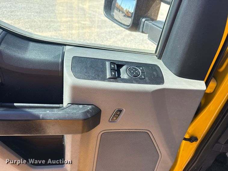 image for item NK9174 2020 Ford F350 Super Duty utility bed pickup truck