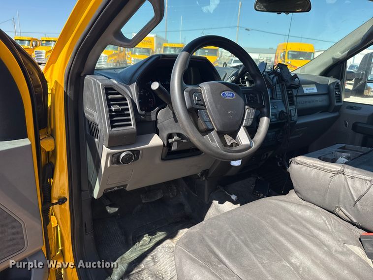 image for item NK9174 2020 Ford F350 Super Duty utility bed pickup truck