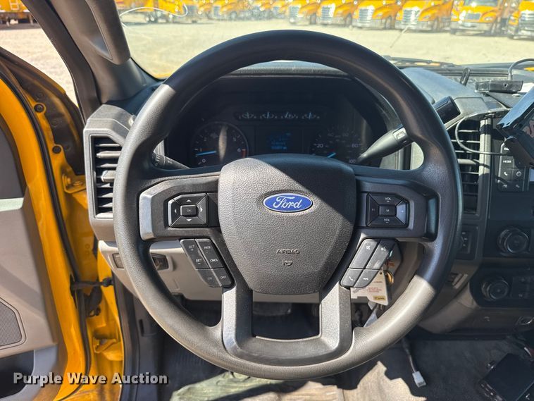 image for item NK9174 2020 Ford F350 Super Duty utility bed pickup truck