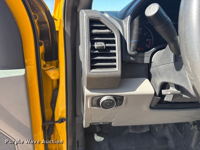 image for item NK9174 2020 Ford F350 Super Duty utility bed pickup truck