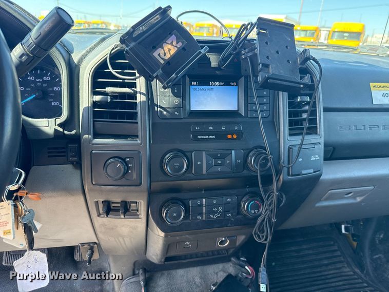 image for item NK9174 2020 Ford F350 Super Duty utility bed pickup truck