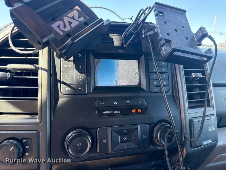 image for item NK9174 2020 Ford F350 Super Duty utility bed pickup truck