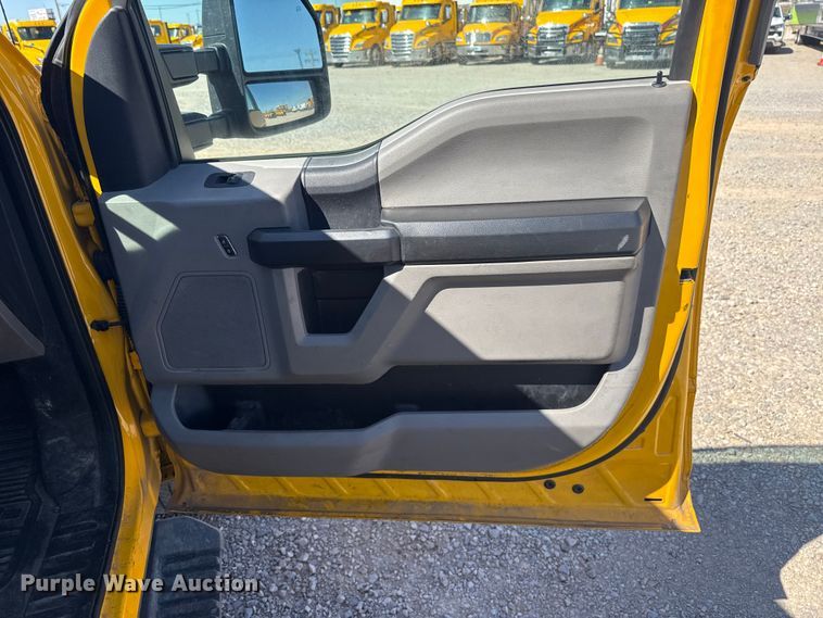 image for item NK9174 2020 Ford F350 Super Duty utility bed pickup truck