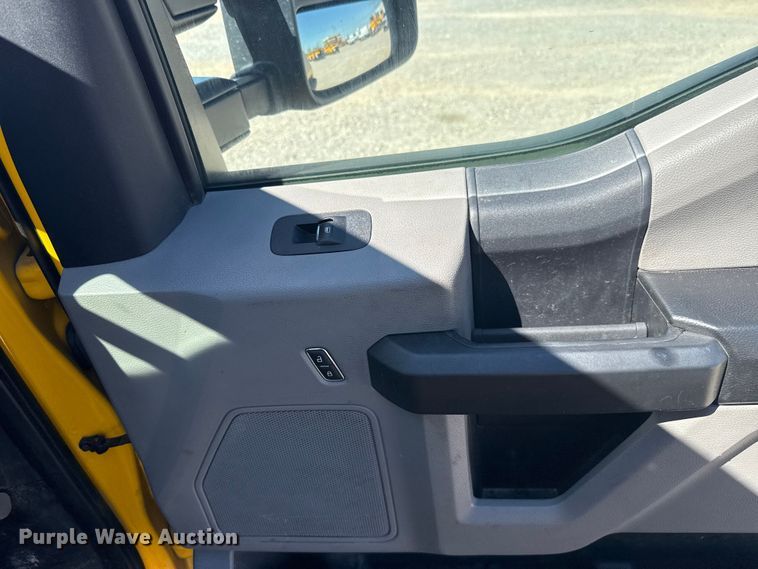 image for item NK9174 2020 Ford F350 Super Duty utility bed pickup truck