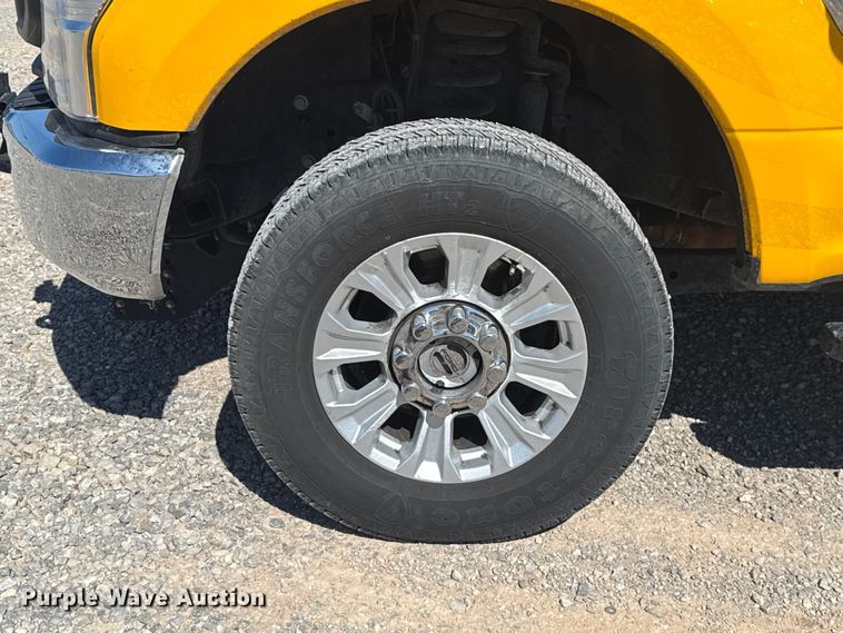 image for item NK9174 2020 Ford F350 Super Duty utility bed pickup truck