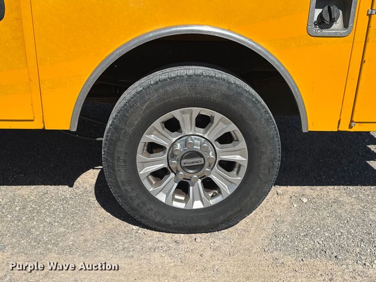 image for item NK9174 2020 Ford F350 Super Duty utility bed pickup truck