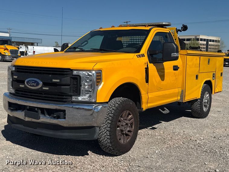 image for item NK9175 2019 Ford F350 Super Duty utility bed pickup truck