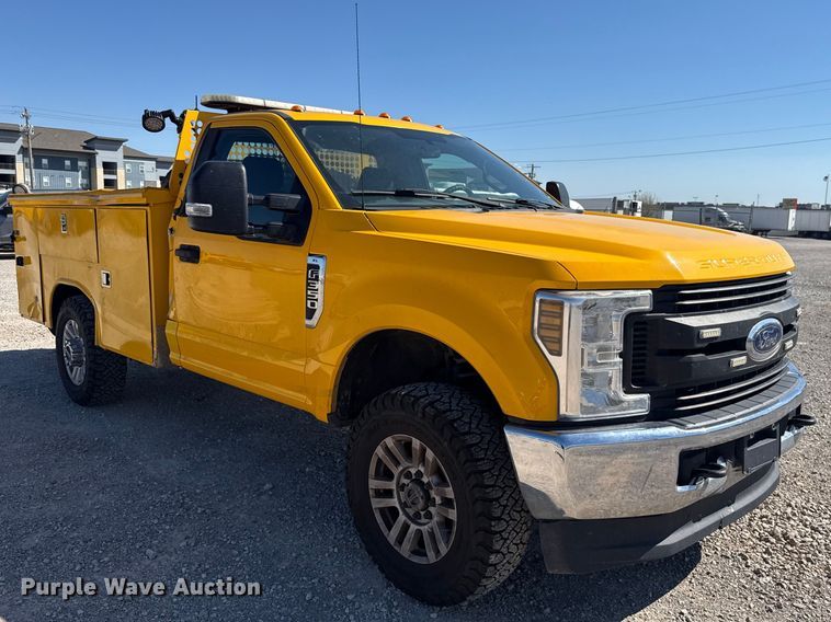 image for item NK9175 2019 Ford F350 Super Duty utility bed pickup truck