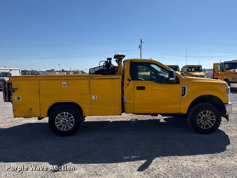 image for item NK9175 2019 Ford F350 Super Duty utility bed pickup truck