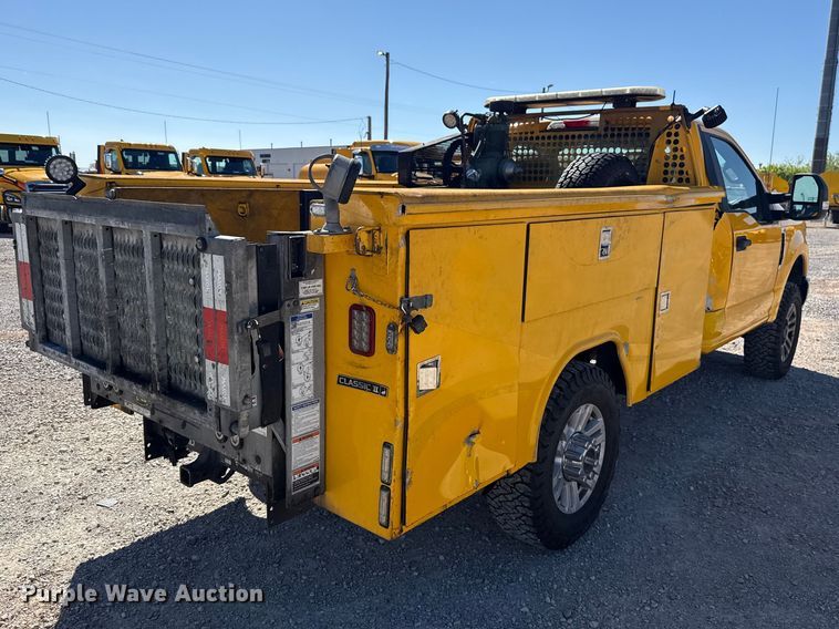 image for item NK9175 2019 Ford F350 Super Duty utility bed pickup truck