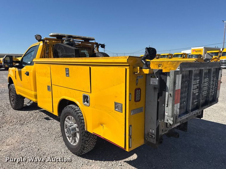 image for item NK9175 2019 Ford F350 Super Duty utility bed pickup truck