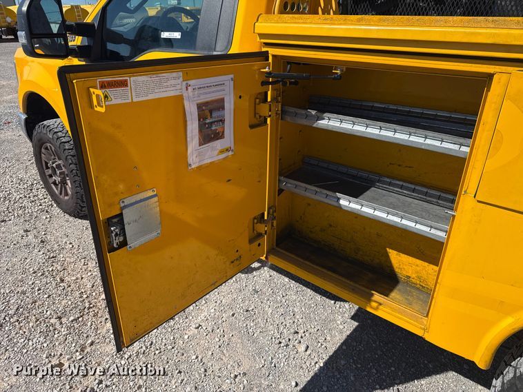 image for item NK9175 2019 Ford F350 Super Duty utility bed pickup truck