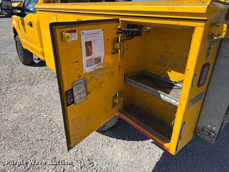 image for item NK9175 2019 Ford F350 Super Duty utility bed pickup truck