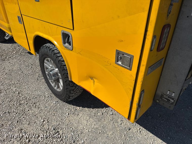 image for item NK9175 2019 Ford F350 Super Duty utility bed pickup truck