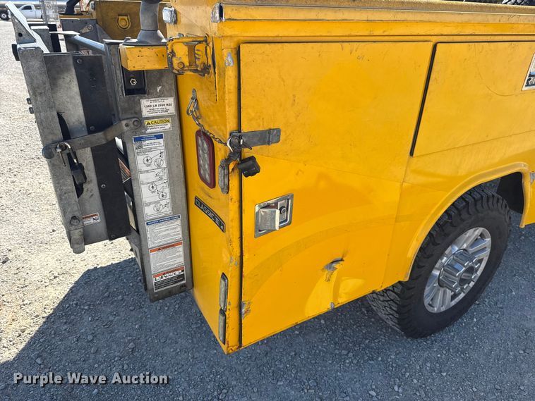 image for item NK9175 2019 Ford F350 Super Duty utility bed pickup truck