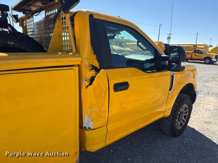 image for item NK9175 2019 Ford F350 Super Duty utility bed pickup truck