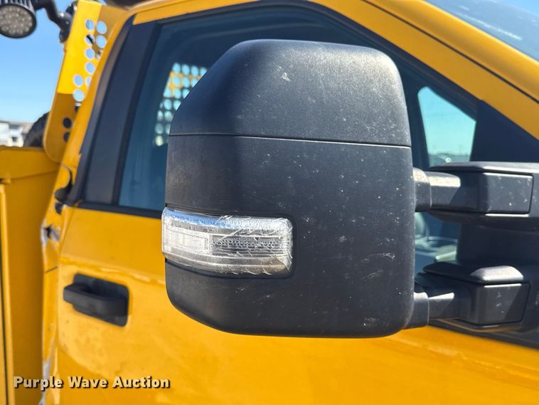 image for item NK9175 2019 Ford F350 Super Duty utility bed pickup truck