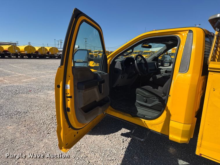 image for item NK9175 2019 Ford F350 Super Duty utility bed pickup truck