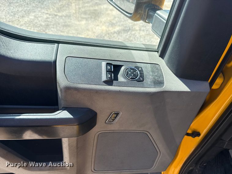 image for item NK9175 2019 Ford F350 Super Duty utility bed pickup truck