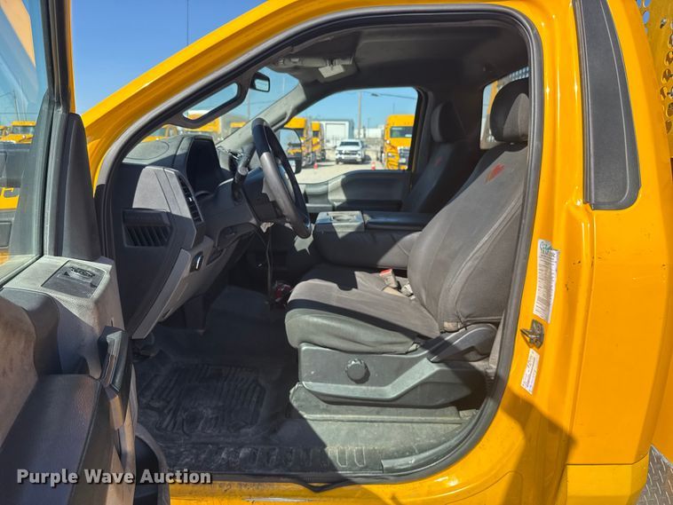 image for item NK9175 2019 Ford F350 Super Duty utility bed pickup truck