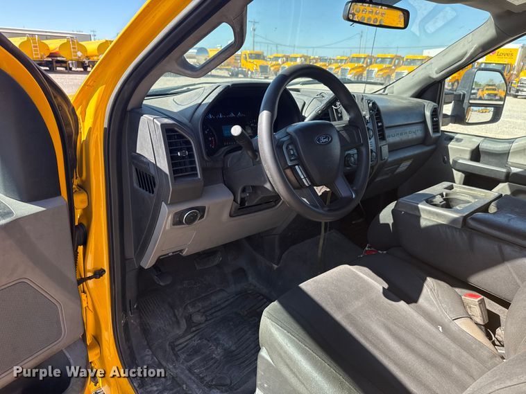 image for item NK9175 2019 Ford F350 Super Duty utility bed pickup truck