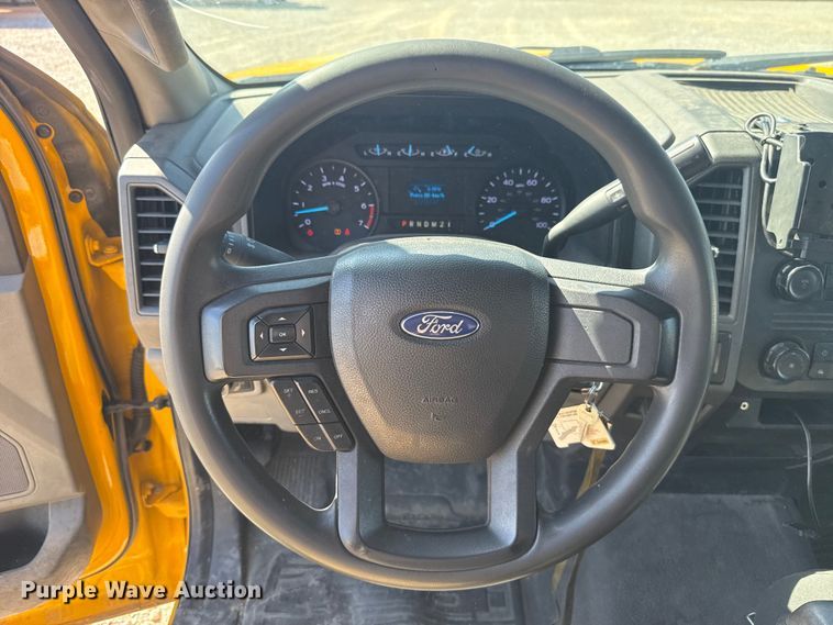 image for item NK9175 2019 Ford F350 Super Duty utility bed pickup truck