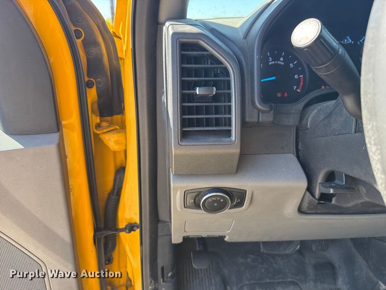 image for item NK9175 2019 Ford F350 Super Duty utility bed pickup truck