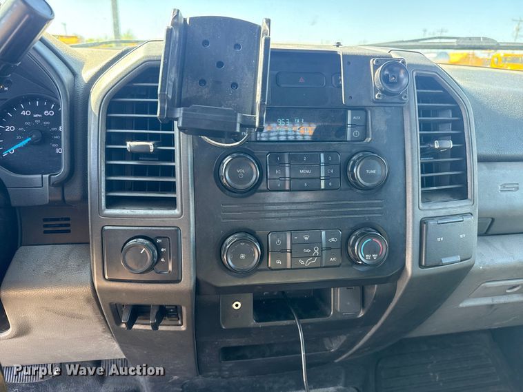 image for item NK9175 2019 Ford F350 Super Duty utility bed pickup truck