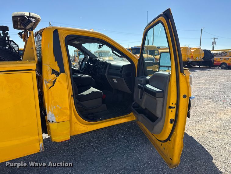 image for item NK9175 2019 Ford F350 Super Duty utility bed pickup truck