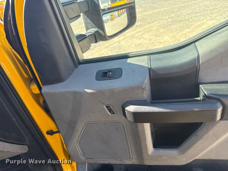 image for item NK9175 2019 Ford F350 Super Duty utility bed pickup truck