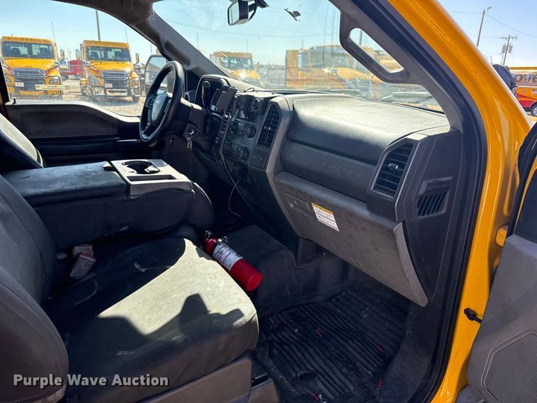 image for item NK9175 2019 Ford F350 Super Duty utility bed pickup truck