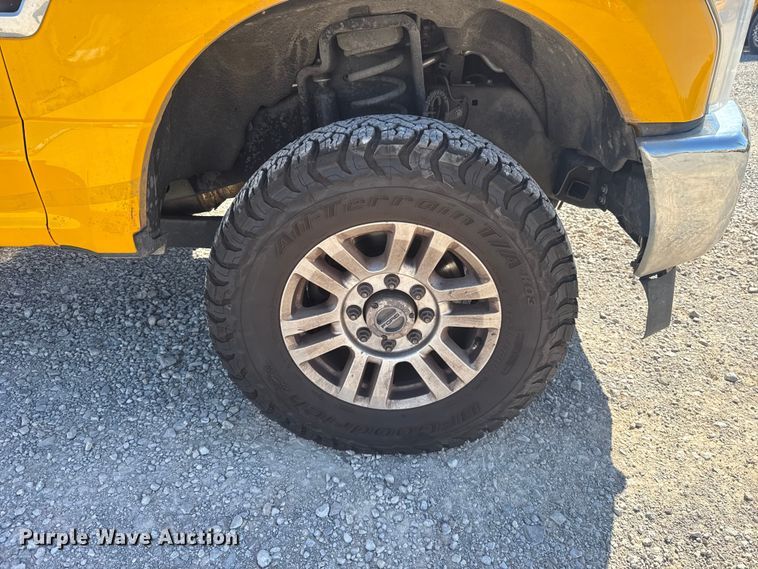 image for item NK9175 2019 Ford F350 Super Duty utility bed pickup truck