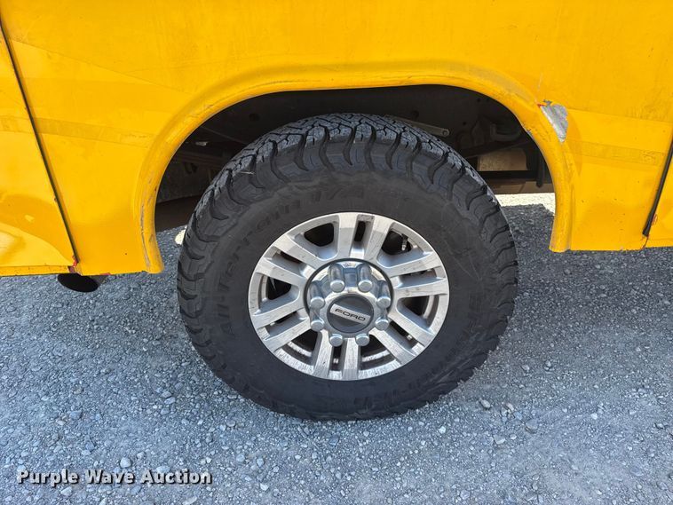 image for item NK9175 2019 Ford F350 Super Duty utility bed pickup truck