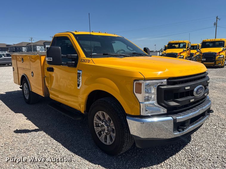 image for item NK9176 2022 Ford F350 Super Duty utility bed pickup truck