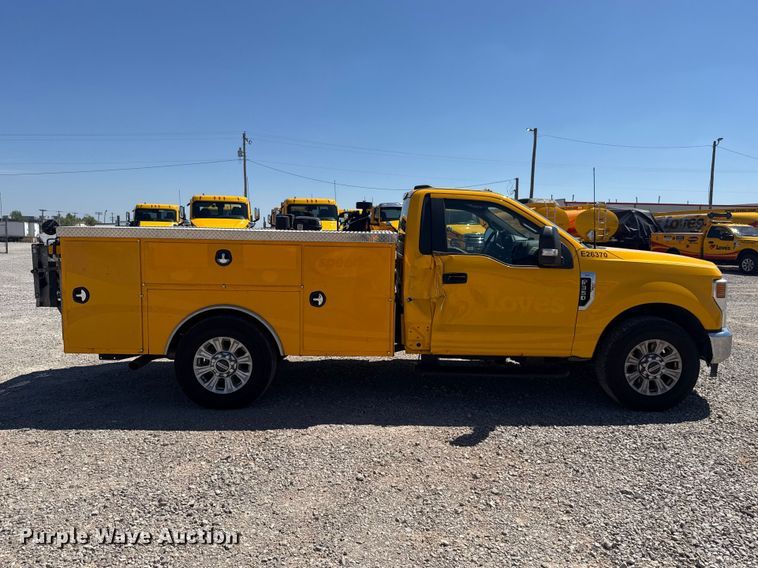 image for item NK9176 2022 Ford F350 Super Duty utility bed pickup truck