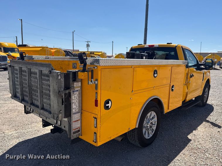 image for item NK9176 2022 Ford F350 Super Duty utility bed pickup truck