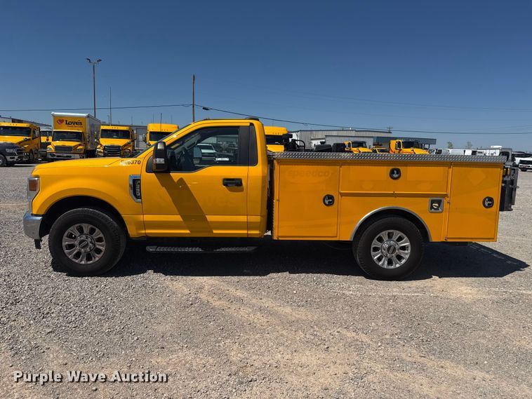 image for item NK9176 2022 Ford F350 Super Duty utility bed pickup truck