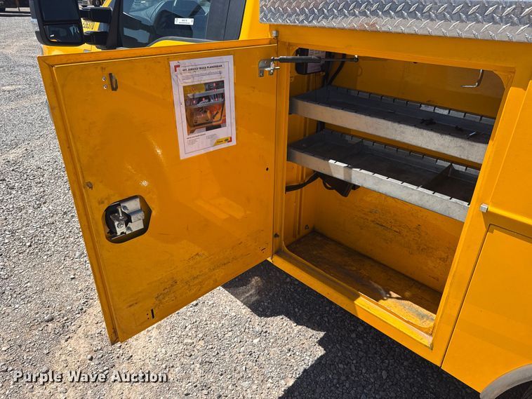 image for item NK9176 2022 Ford F350 Super Duty utility bed pickup truck